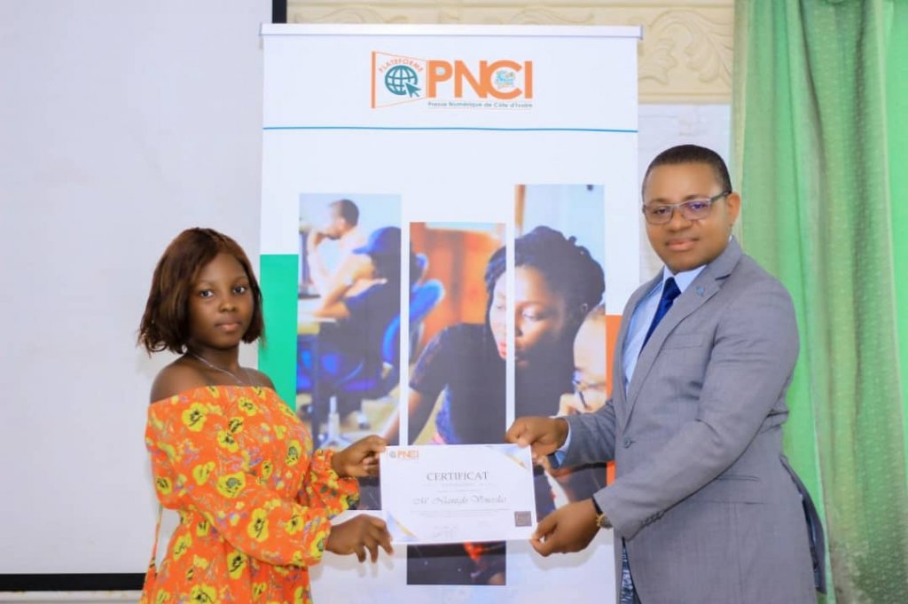 TV Locale Cote-D'ivoire - San Pedro/Presse numérique: Le Cdt Jules Takouo aux côtés de la PNCI pour la formation des acteurs web